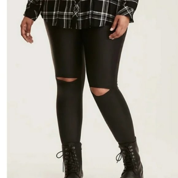 NWT Torrid Open Knee Black Faux Leather Pants Plus Size 2X - Picture 1 of 11